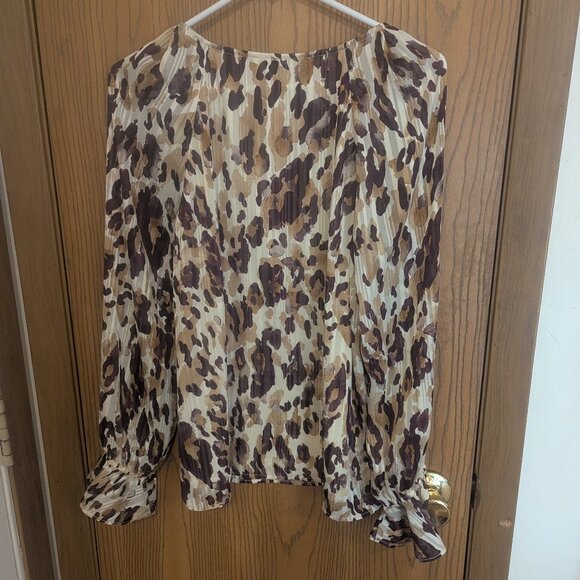NWT Ann Klein Leopard V-Neck Blouse with Bell Sleeves-Small - Picture 5 of 5